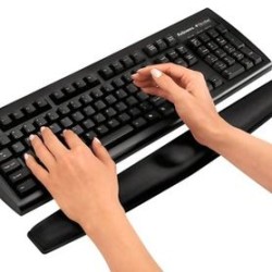 Mouse Pad para Teclado de Escritorio con Descansa Munecas Gel en su interior Ergonómico Antiderrapante 4672 cms Negro 058950 BRO